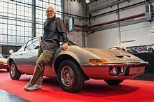 Erhard Schnell (1927–2020) und der von ihm entworfene Opel GT.  Foto: Auto-Medienportal.Net/Opel